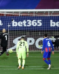 九游官网-西班牙足坛2天3门将上热搜 要想封神请“从头开始”